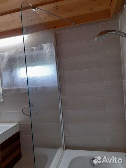 Стеклянная ширма к ванне