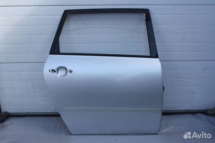 Дверь задняя правая Toyota Ipsum 2 ACM21W 2003