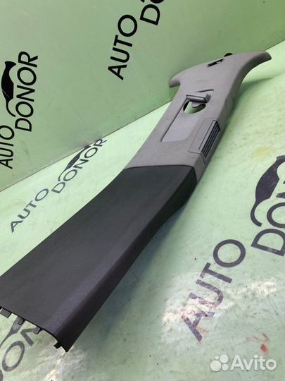 Накладка центральной стойки правая Volkswagen