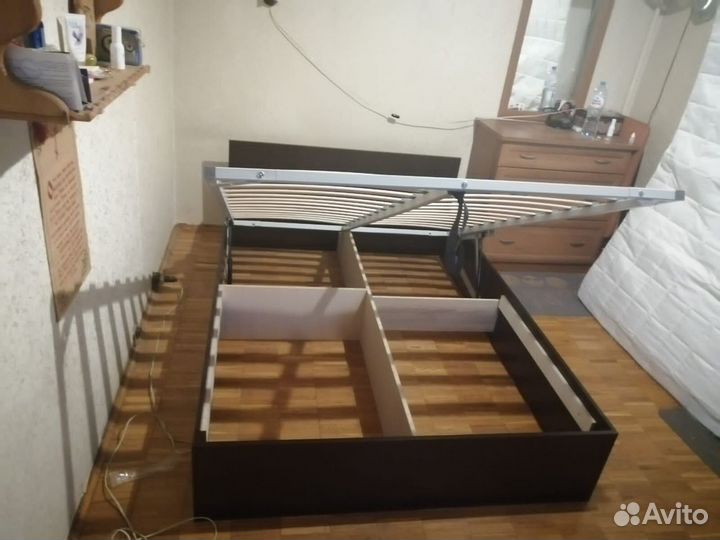 Кровать с подьемным механизмом