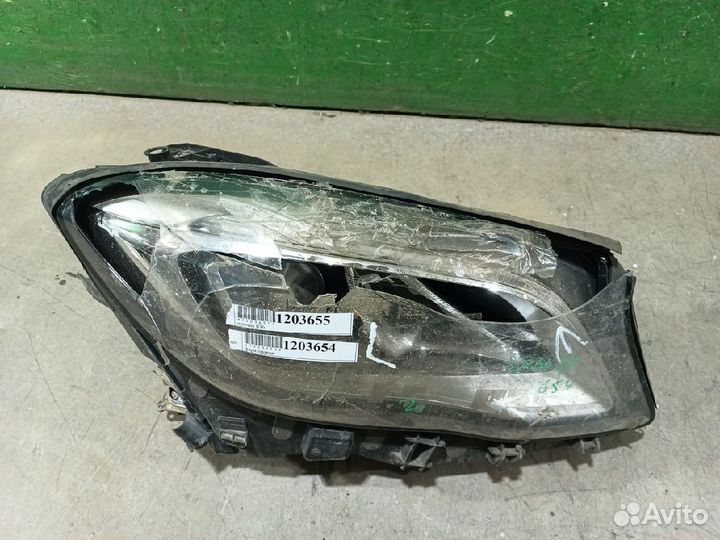 1203654 mercedes GLA фара правая 2018