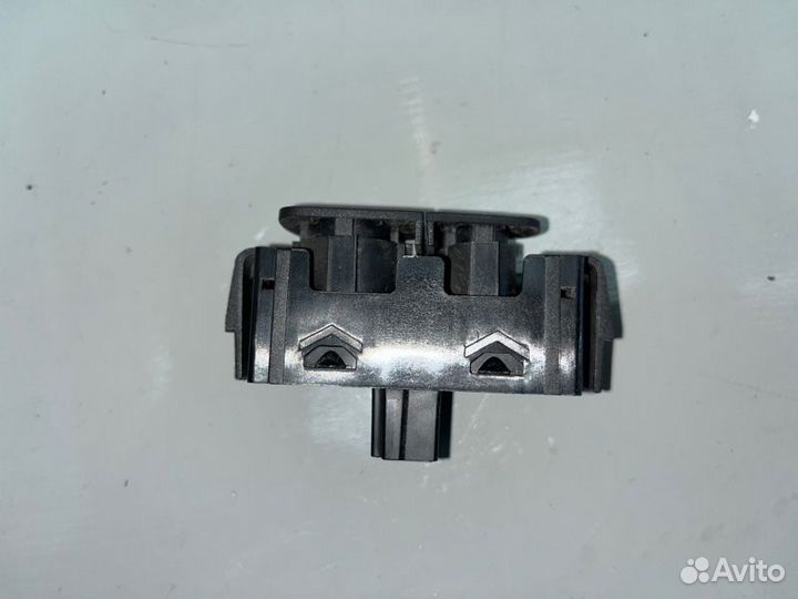 Кнопка аварийной сигнализации Renault Logan 2