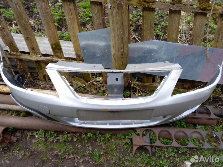 Передний бампер на LADA largus