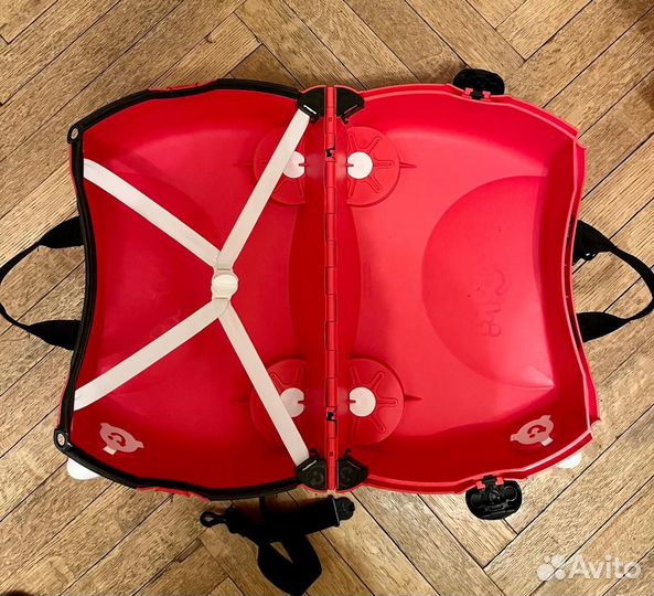 Детский чемодан на колесах trunki