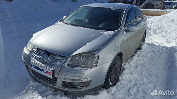 Стеклоподъемник задний левый Volkswagen Jetta 1K5839461. Без моторчика