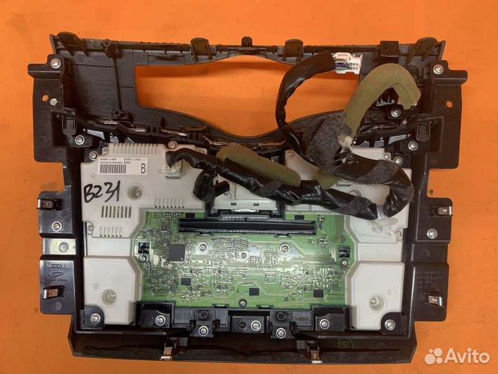 Блок управления климат-контролем и магнитолой