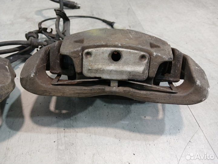 Суппорты передние Bmw 550 E60 E61 N62B48B 2006