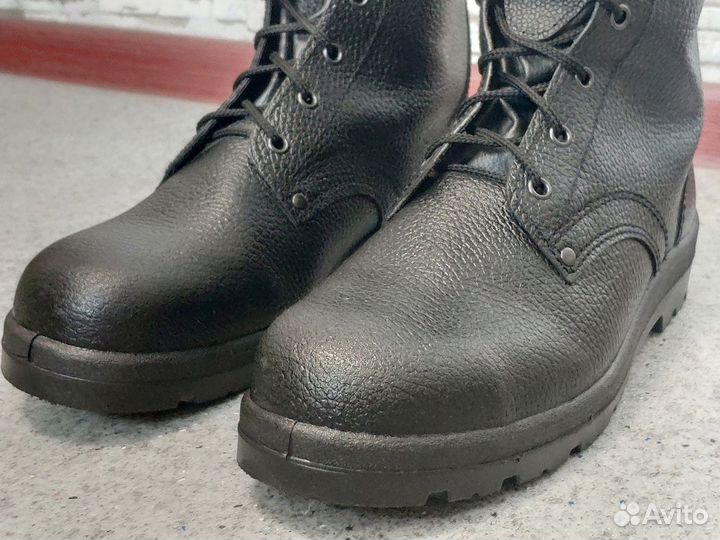 Ботинки с высокими берцами 