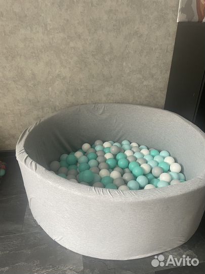 Сухой бассейн с шариками