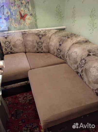 Уголок и кресло