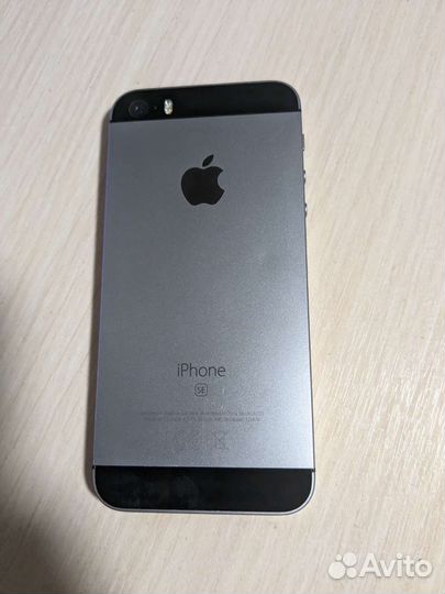 Телефон iPhone se