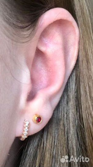 Прокол мочек ушей пистолетом