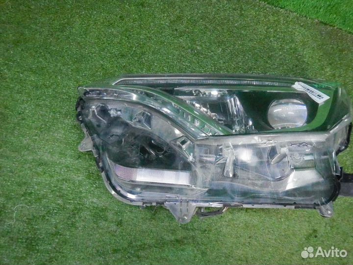 Фара левая Toyota RAV4