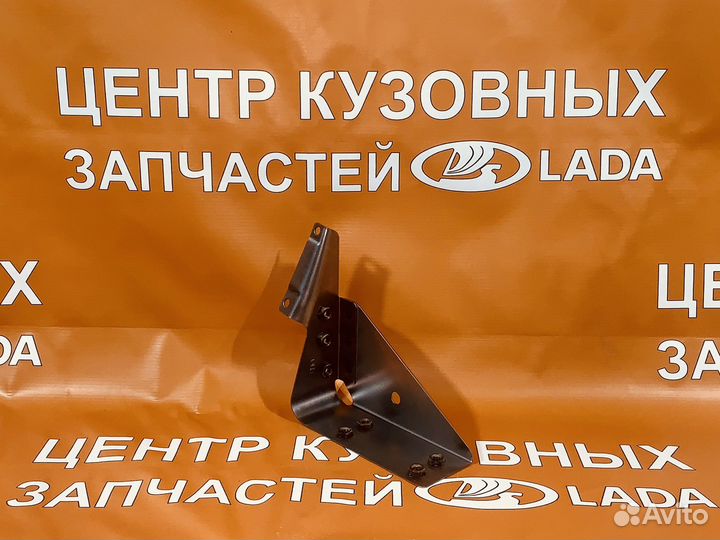 Кронштейн переднего бампера правый LADA Niva