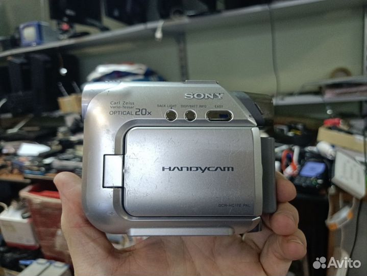 Видеокамера Sony Handycam dcr-hc17e