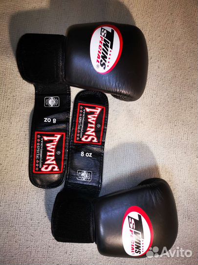 Боксерские перчатки twins 8 oz