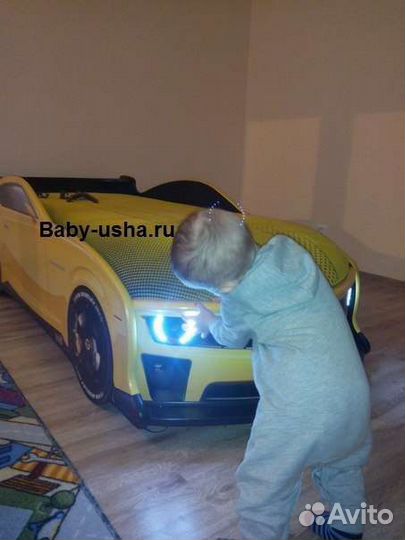 Детская кровать машина