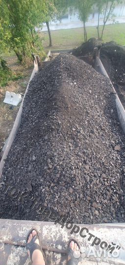 Доставка мелкозернистой крошки.Основание дороги