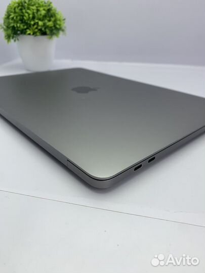 MacBook Pro 13 2019 i5 8gb 256gb отличный
