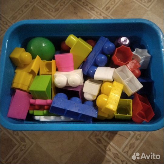 Конструктор крупный много деталей