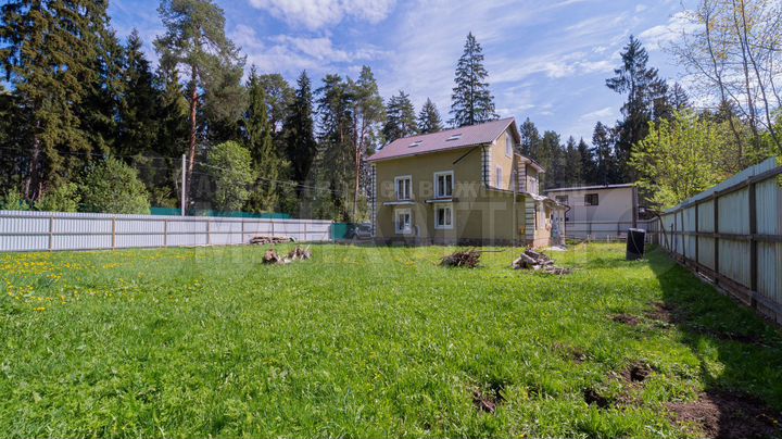 Дом 433,6 м² на участке 15 сот.