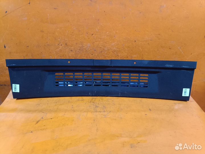 Обшивка багажника задняя Mitsubishi Colt plus Z27W