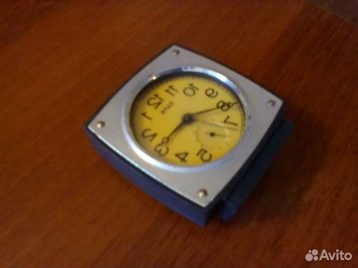 Настольные Часы -Будильник Заря СССР