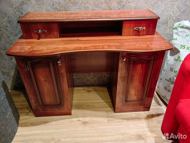 Туалетный столик без зеркала б/у