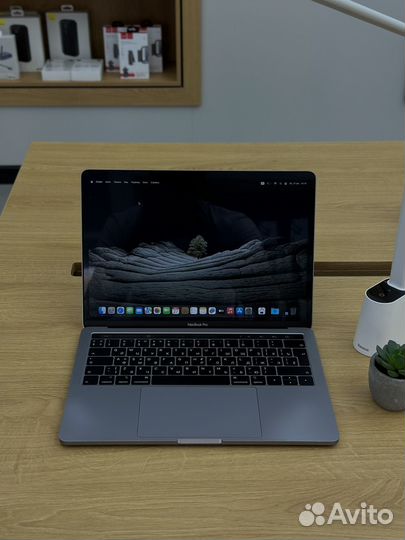 MacBook Pro 2018 16/512 в идеальном состояни