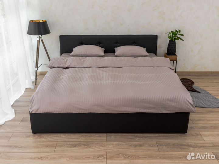 Кровать 200 на 200 с мягкой обивкой из экокожи