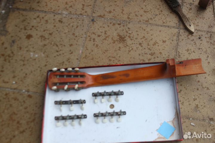 Гриф гитарный 7 стр б/у есть колки различны