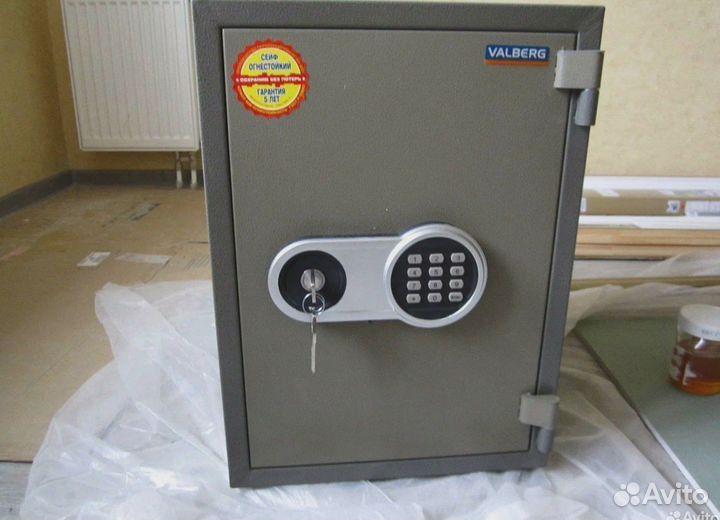 Огнестойкий сейф Valberg FRS-49 EL