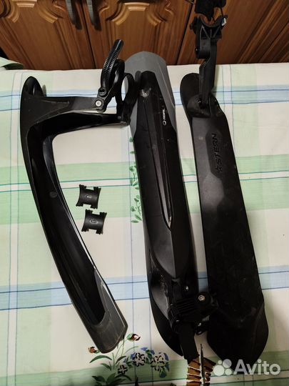 Два задних крыла