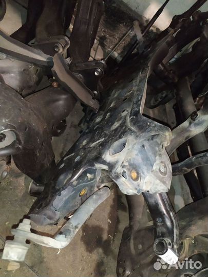Подрамник передний Suzuki Solio MA15S