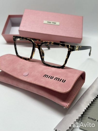 Солнцезащитные очки miu miu