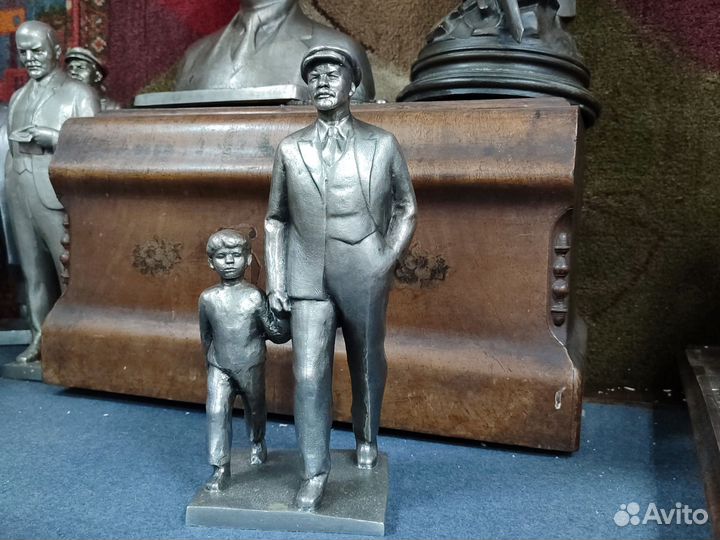 Статуэтка Ленин и мальчик