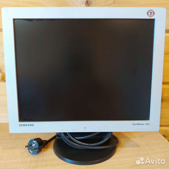 Монитор для компьютера диагональю 15 дюймов