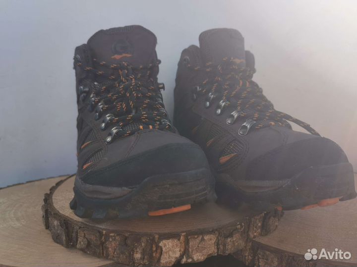 Треккинговые ботинки (кроссовки) 37