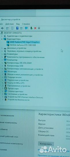 Игровой компьютер с монитором и клавиатурой