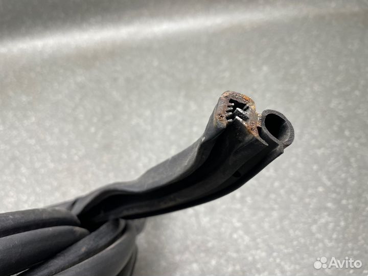 1762464 Уплотнитель двери наружный LH CG/CR