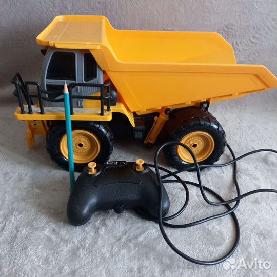 Самосвал на пульте управления