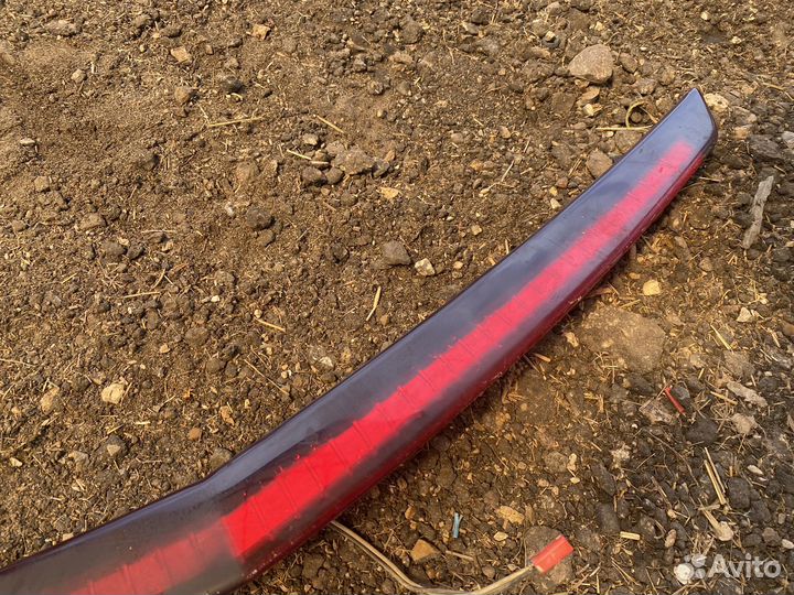 Стоп сигнал на крышку багажника на Cadillac Cts 2