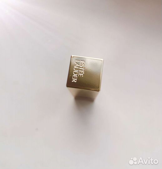 Помада Estee lauder