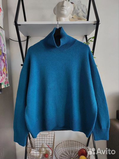 Свитер шерстяной женский