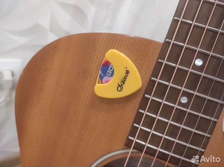 Гитара электроакустическая