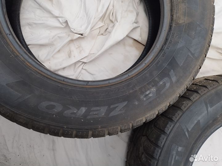 Pirelli Ice Zero 215/65 R16