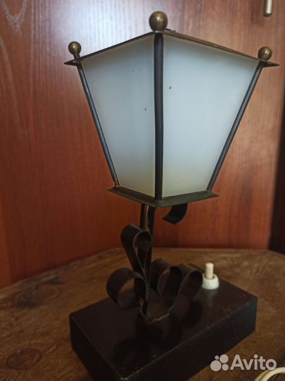 Лампа настольная