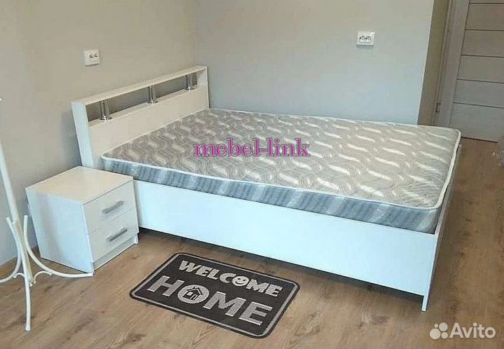 Кровать с матрасом