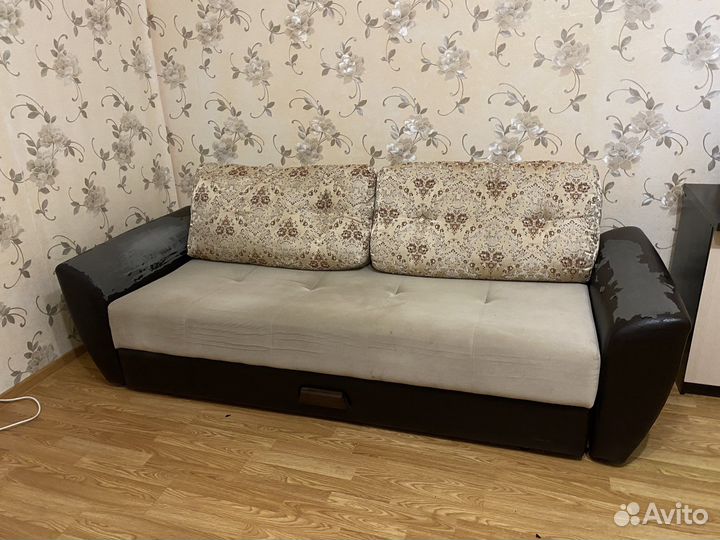 Диван