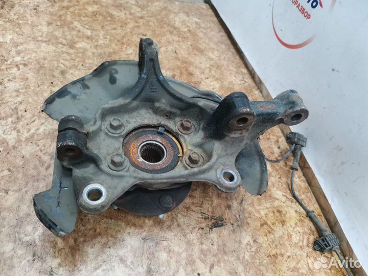 Кулак поворотный передний левый Mazda 3 хетчбэк BM